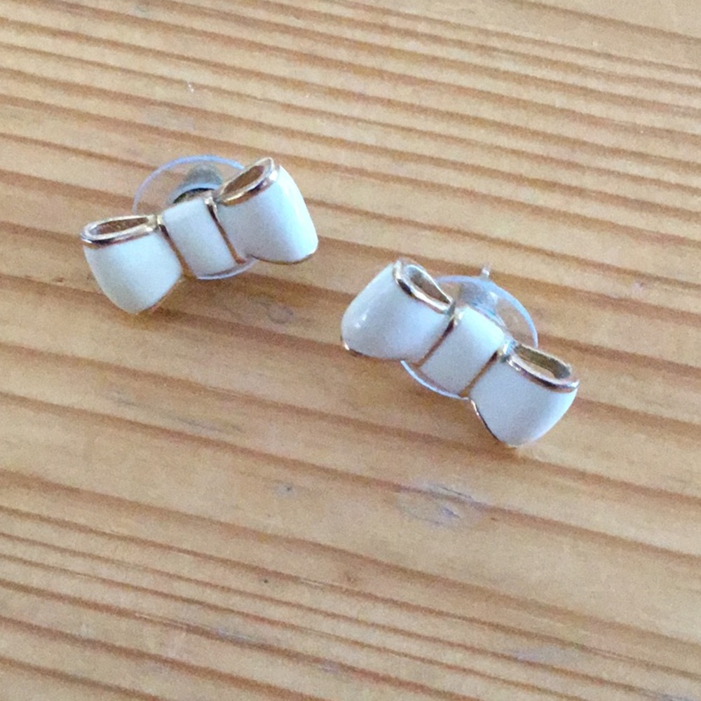 ♠️♠️Off white bow earrings♠️♠️